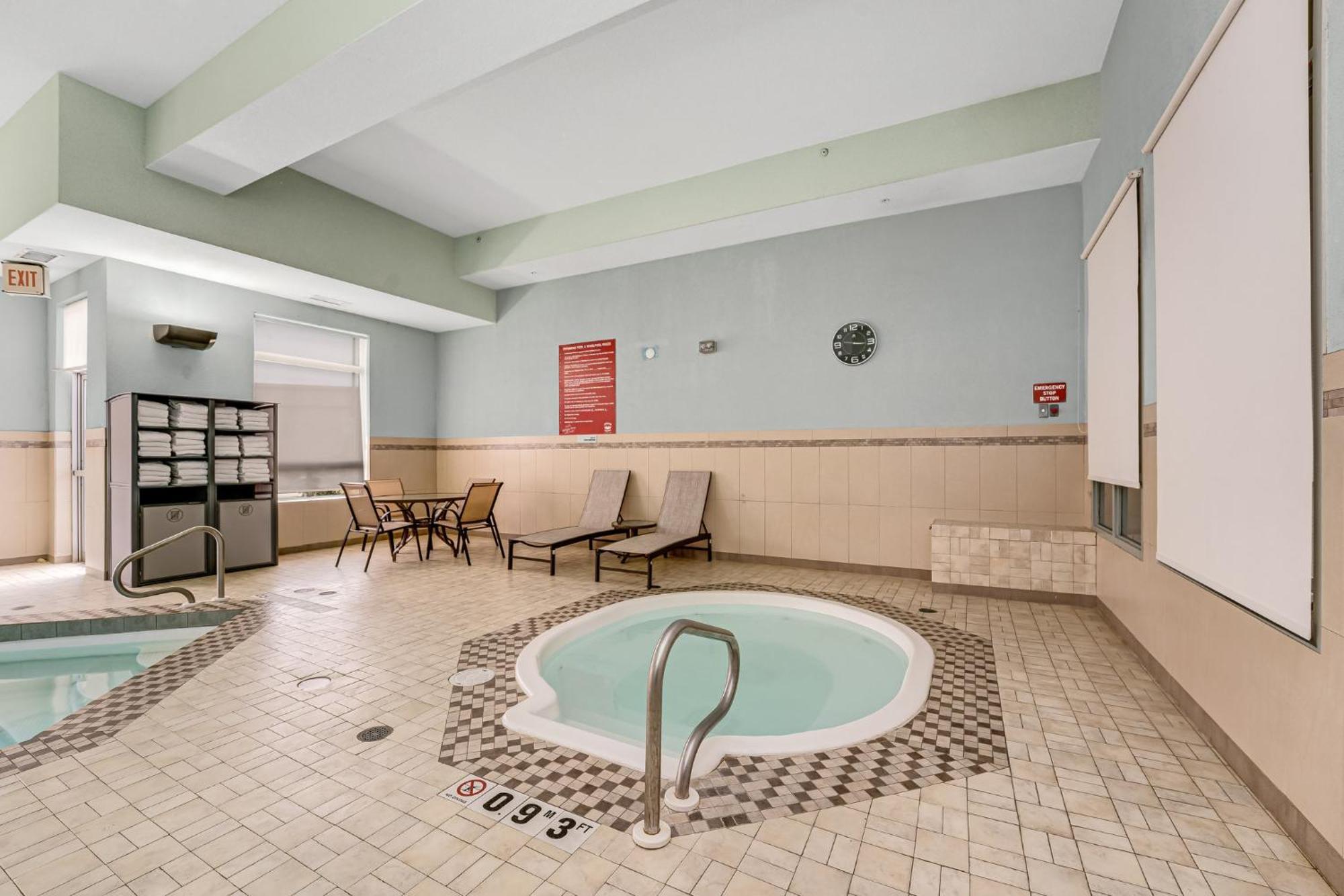 Holiday Inn Express Hotel & Suites-Edmonton South, An Ihg Hotel Εξωτερικό φωτογραφία